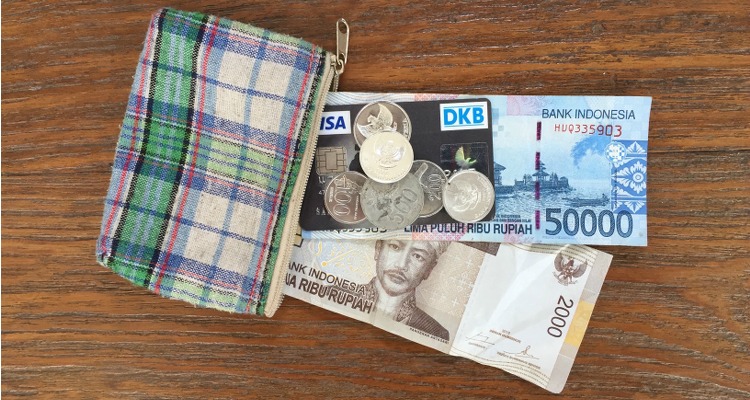 Canggu-surfen-bargeld-abheben