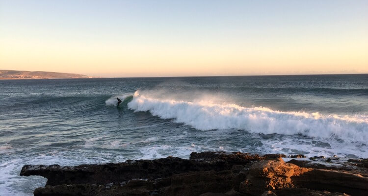 Fehler beim Surfen lernen: Sich beim Fallen nicht ausreichend zu schützen!