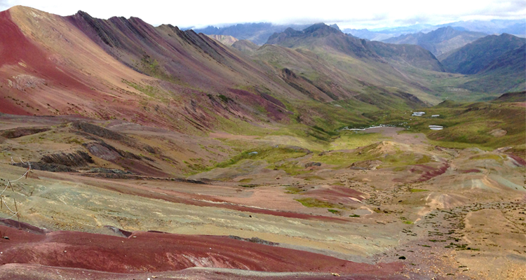 surfen-in-peru-rainbow-mountain